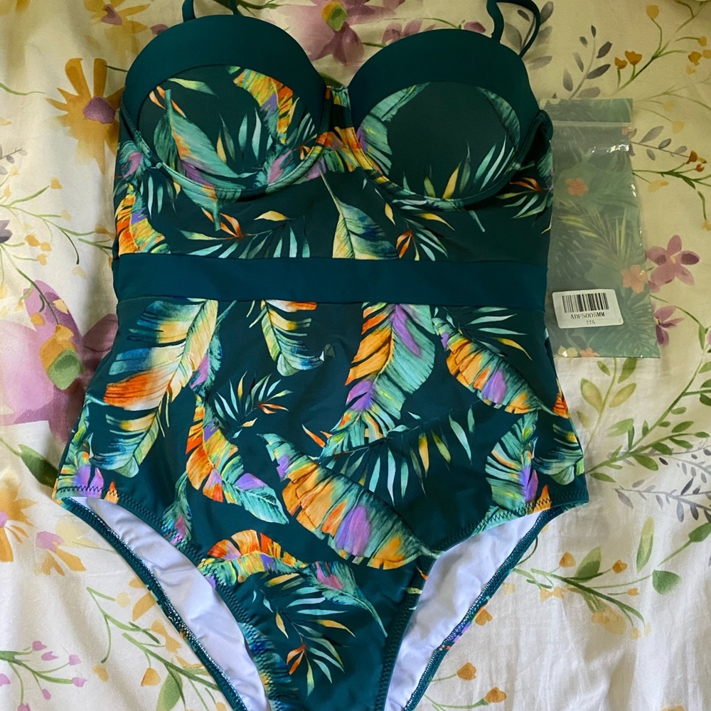 One piece bathing suit by Cupshe